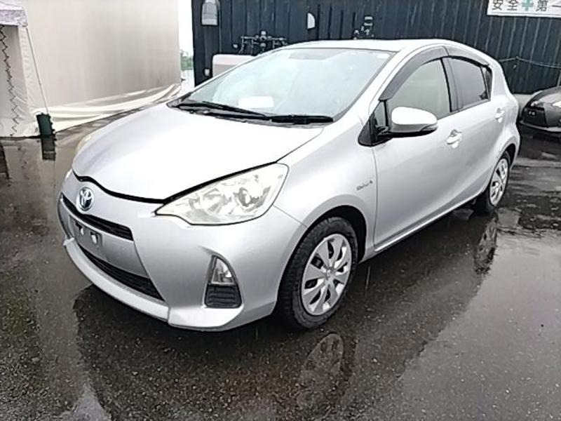 2012 Toyota Aqua thumbnail