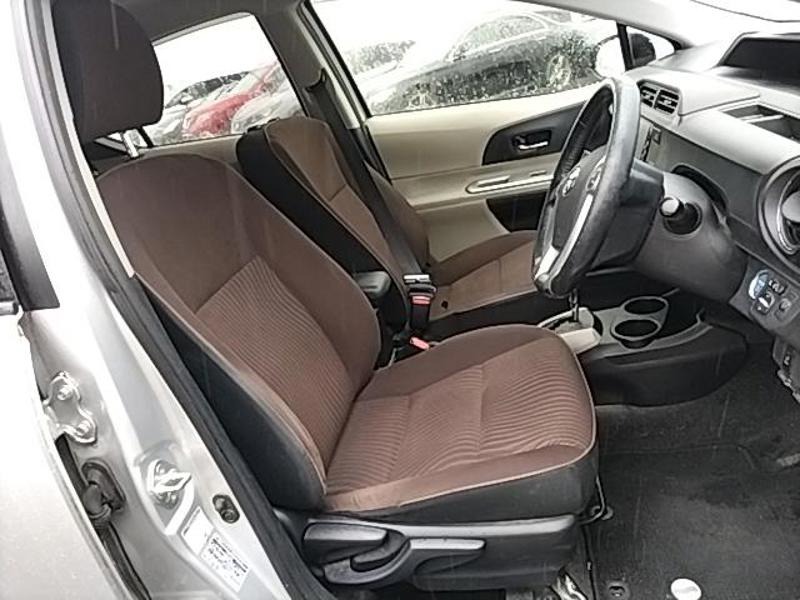 2012 Toyota Aqua thumbnail
