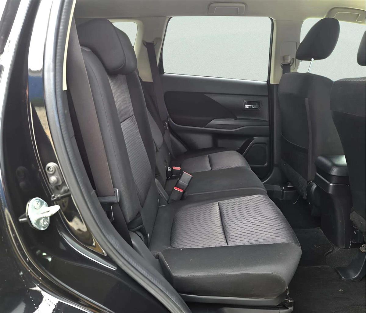 2013 Mitsubishi Outlander thumbnail