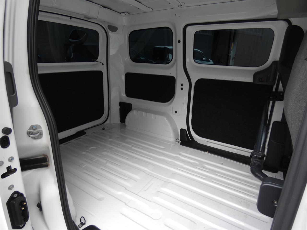 2020 Nissan NV200 thumbnail