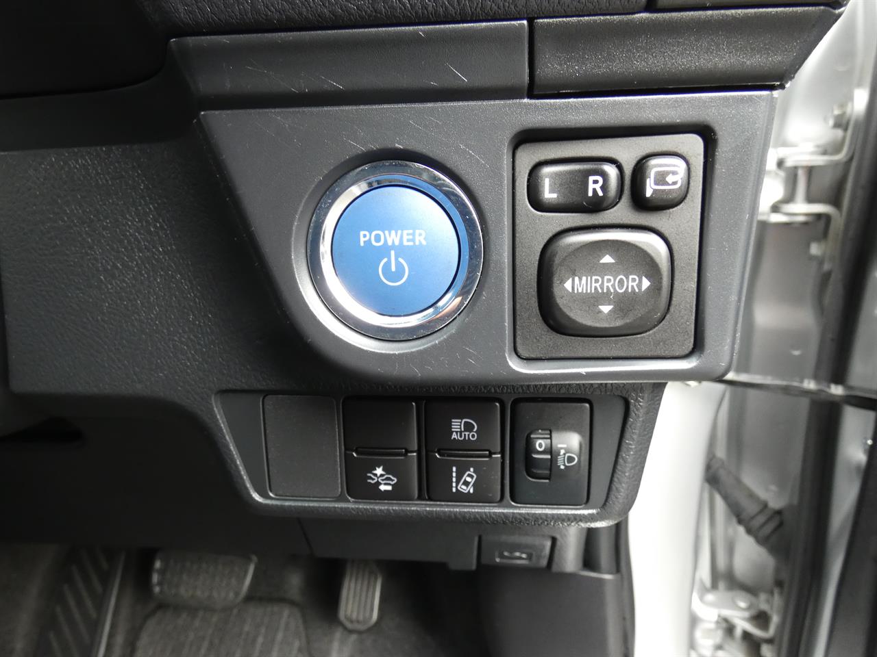 2021 Toyota COROLLA thumbnail