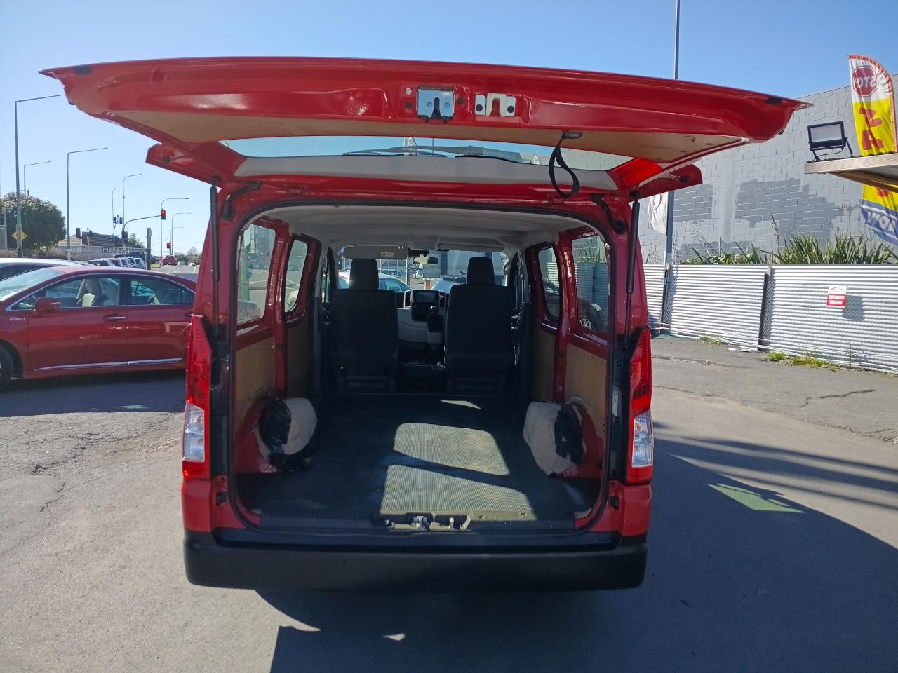 2021 Toyota Hiace thumbnail