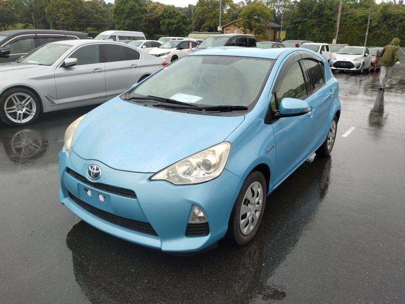 2012 Toyota Aqua thumbnail