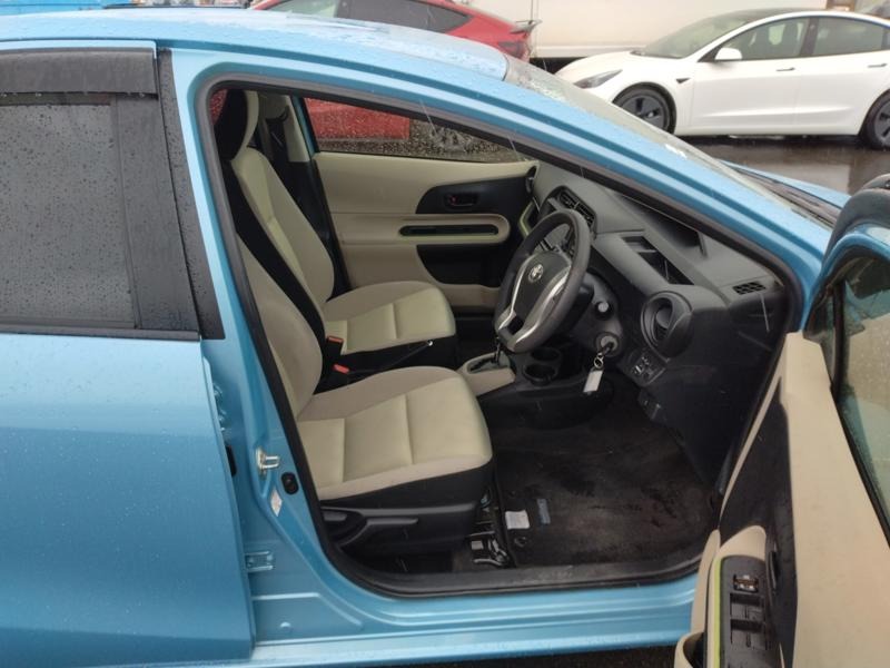 2012 Toyota Aqua thumbnail