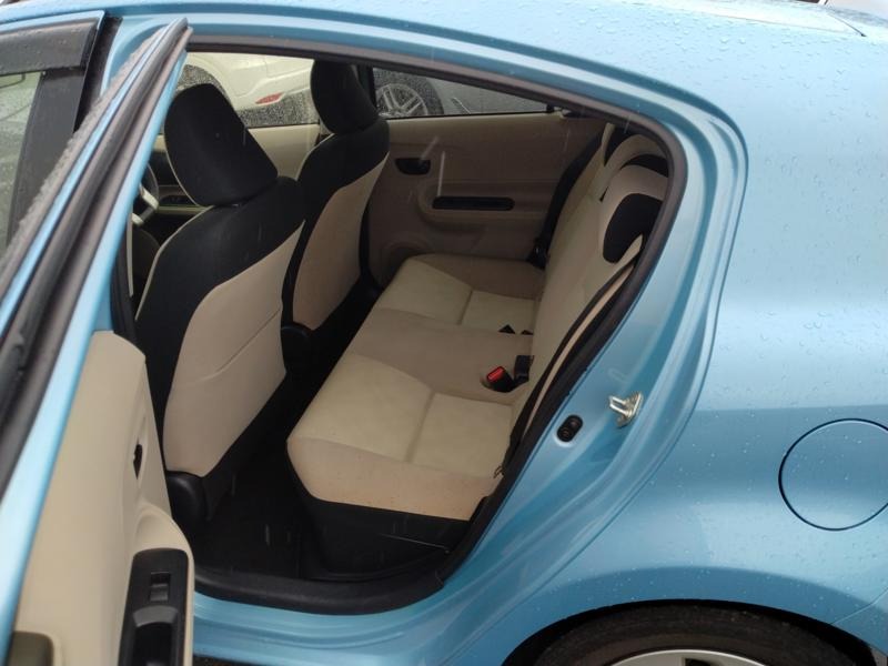 2012 Toyota Aqua thumbnail