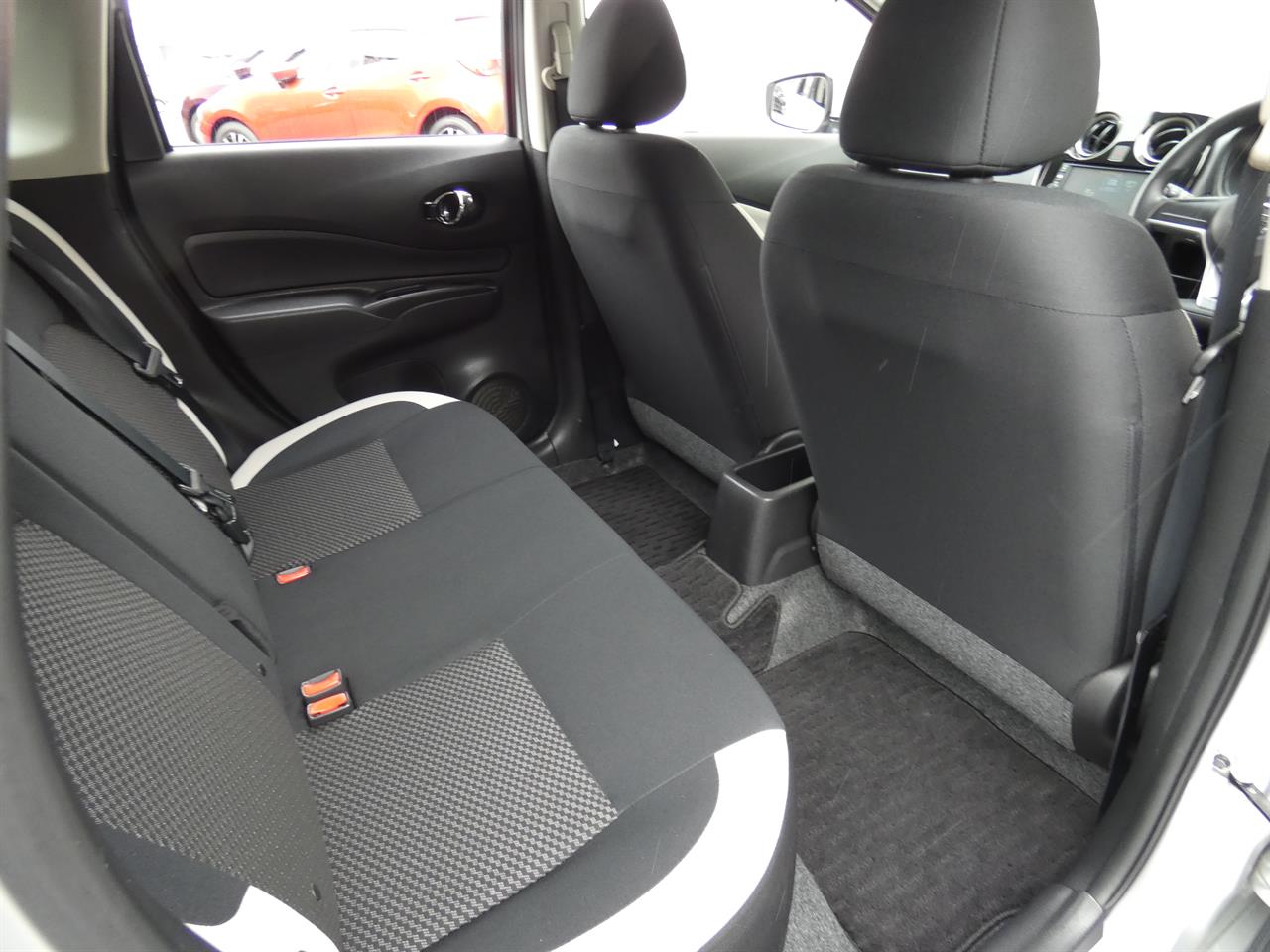 2017 Nissan NOTE thumbnail