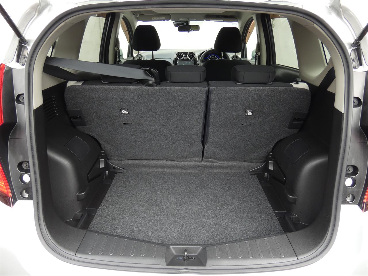 2017 Nissan NOTE thumbnail