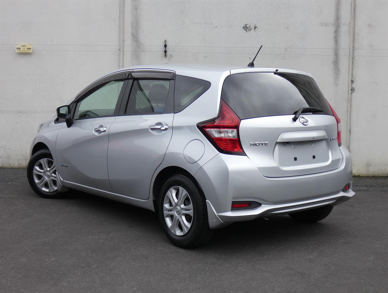 2017 Nissan NOTE thumbnail