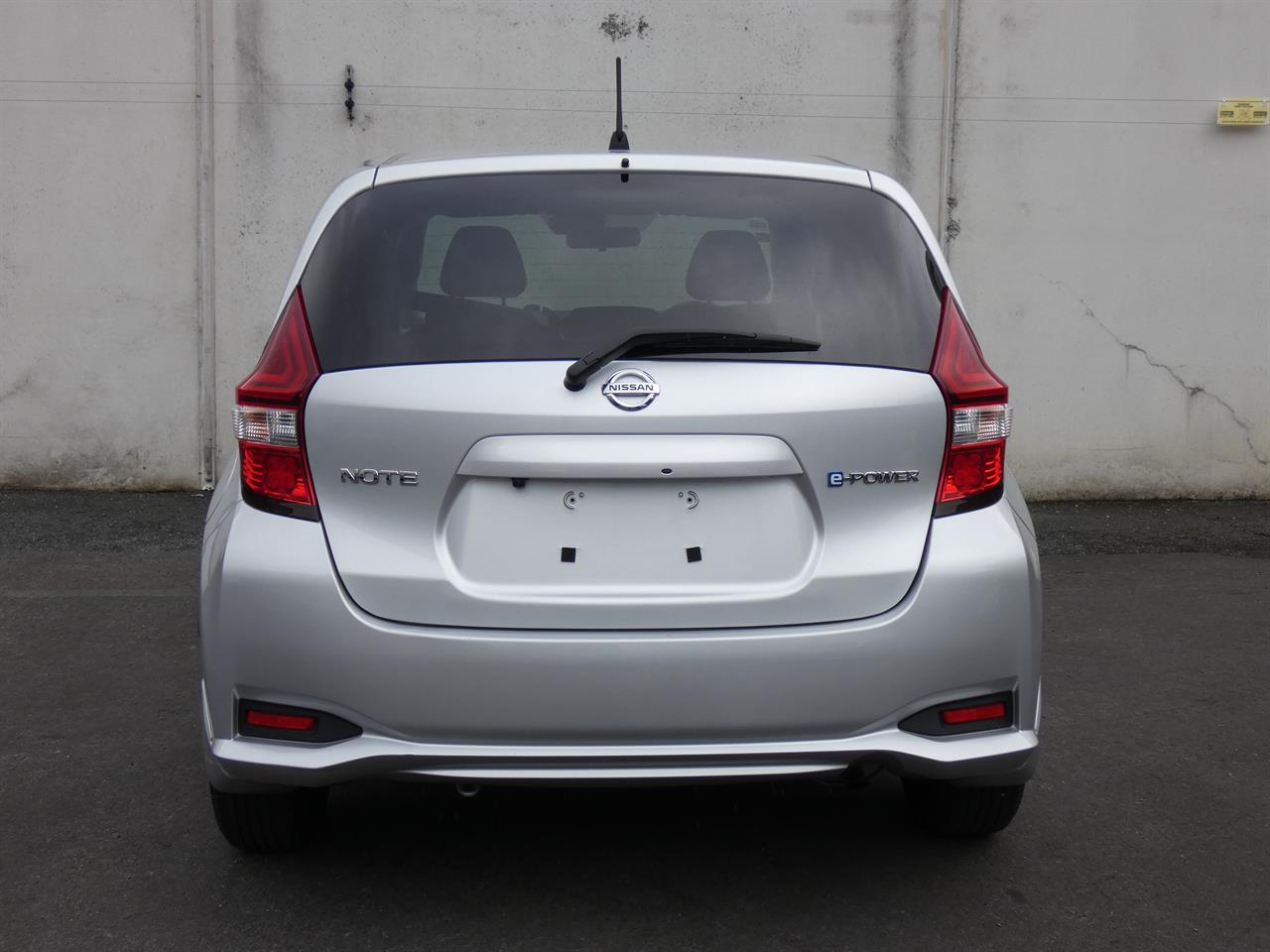 2017 Nissan NOTE thumbnail