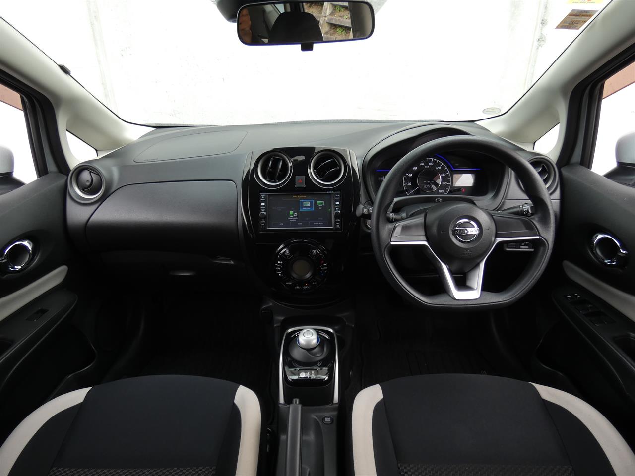 2017 Nissan NOTE thumbnail