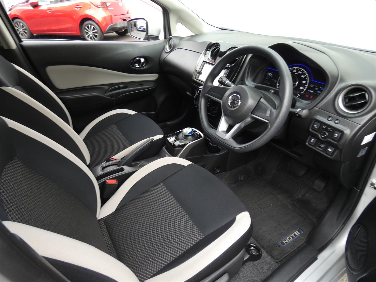 2017 Nissan NOTE thumbnail