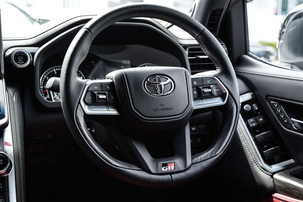 2024 Toyota Land thumbnail