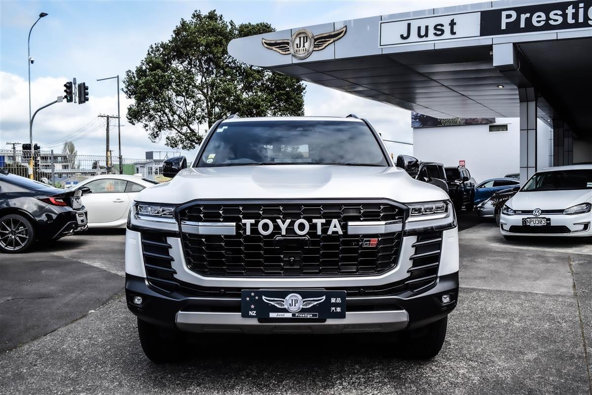 2024 Toyota Land thumbnail