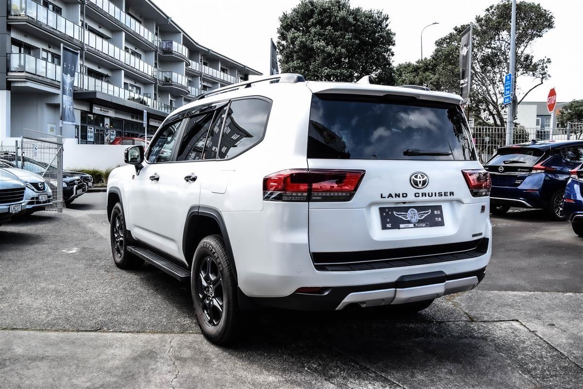 2024 Toyota Land thumbnail