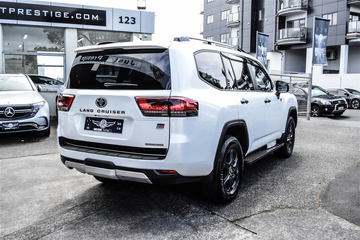 2024 Toyota Land thumbnail