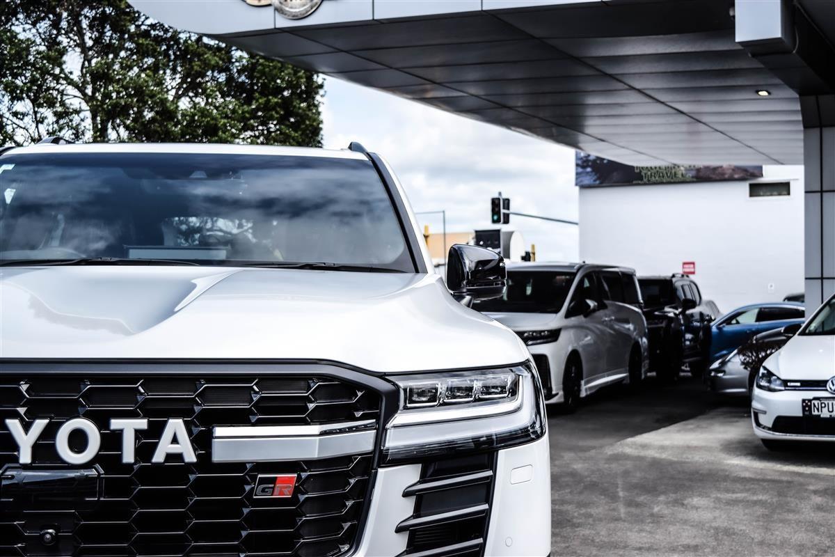 2024 Toyota Land thumbnail