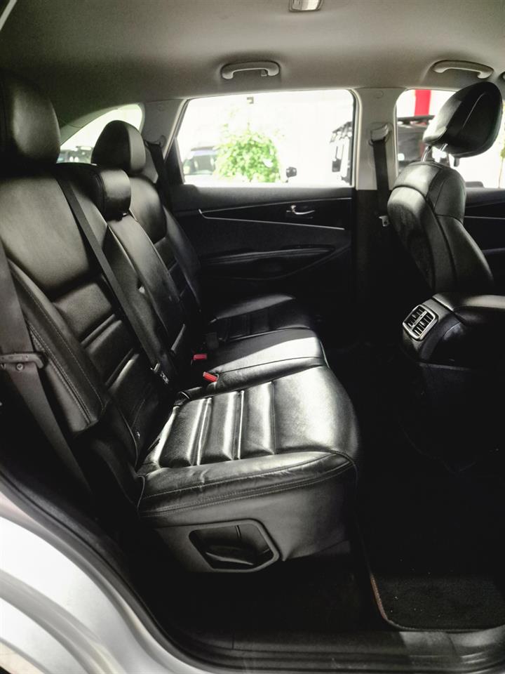 2016 Kia Sorento thumbnail