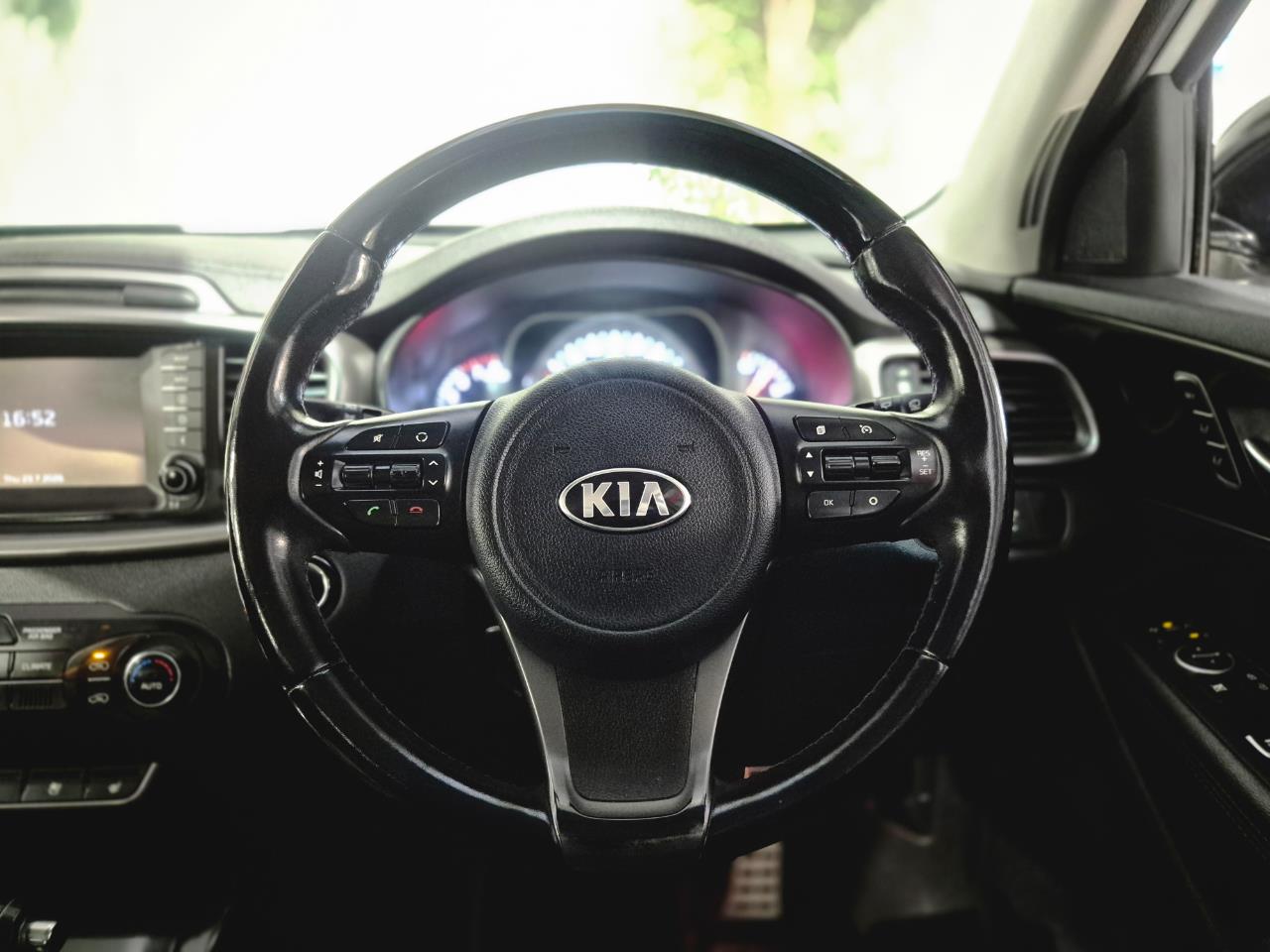 2016 Kia Sorento thumbnail