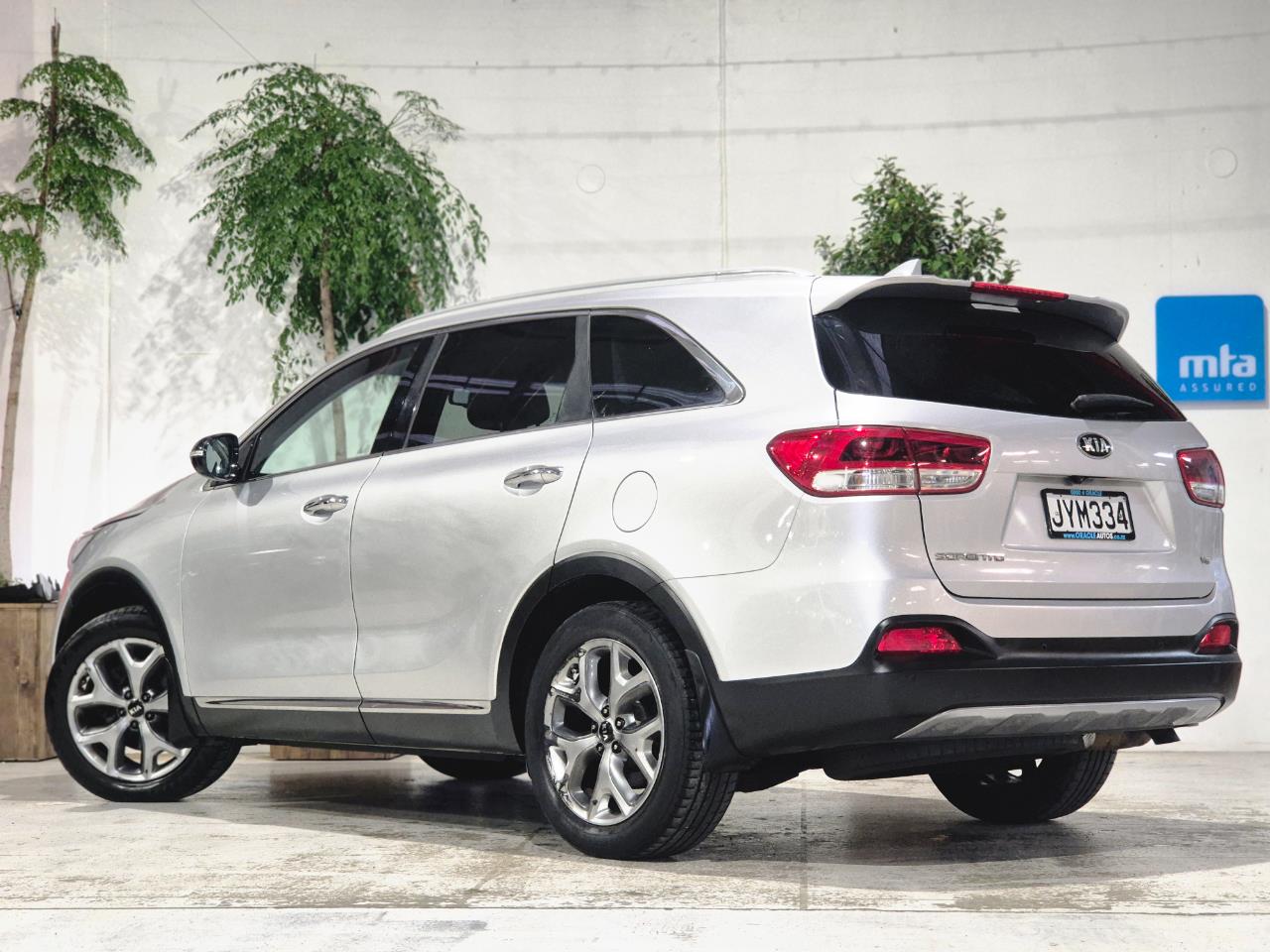 2016 Kia Sorento thumbnail