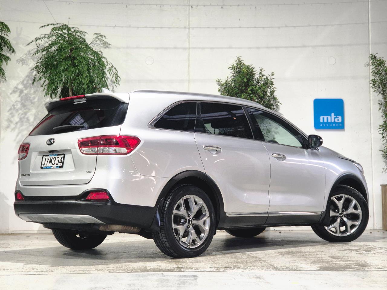 2016 Kia Sorento thumbnail