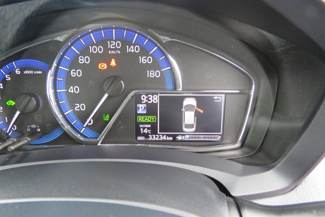 2015 Toyota Corolla thumbnail
