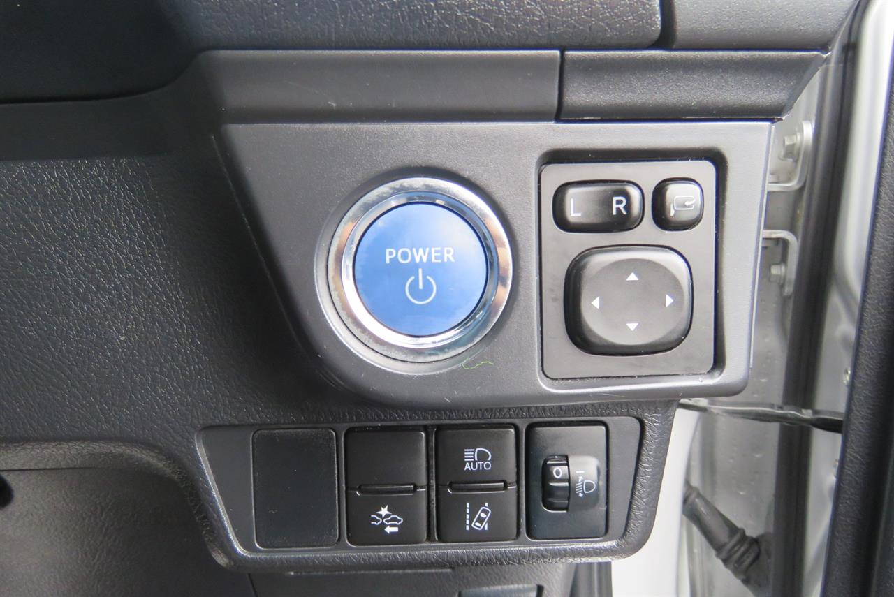 2015 Toyota Corolla thumbnail