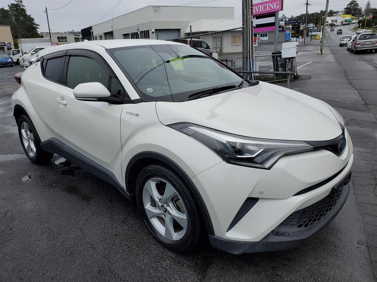 2018 Toyota C-HR thumbnail