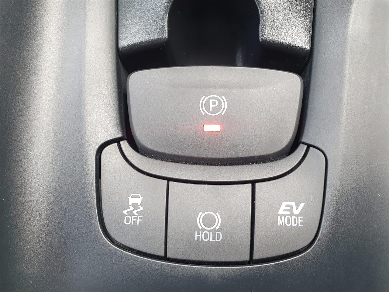2018 Toyota C-HR thumbnail
