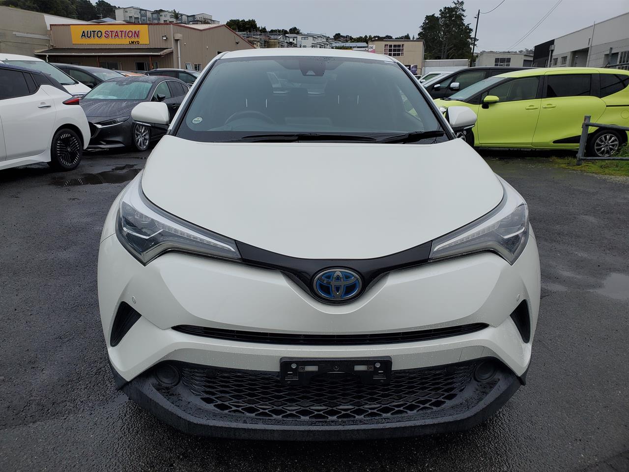 2018 Toyota C-HR thumbnail
