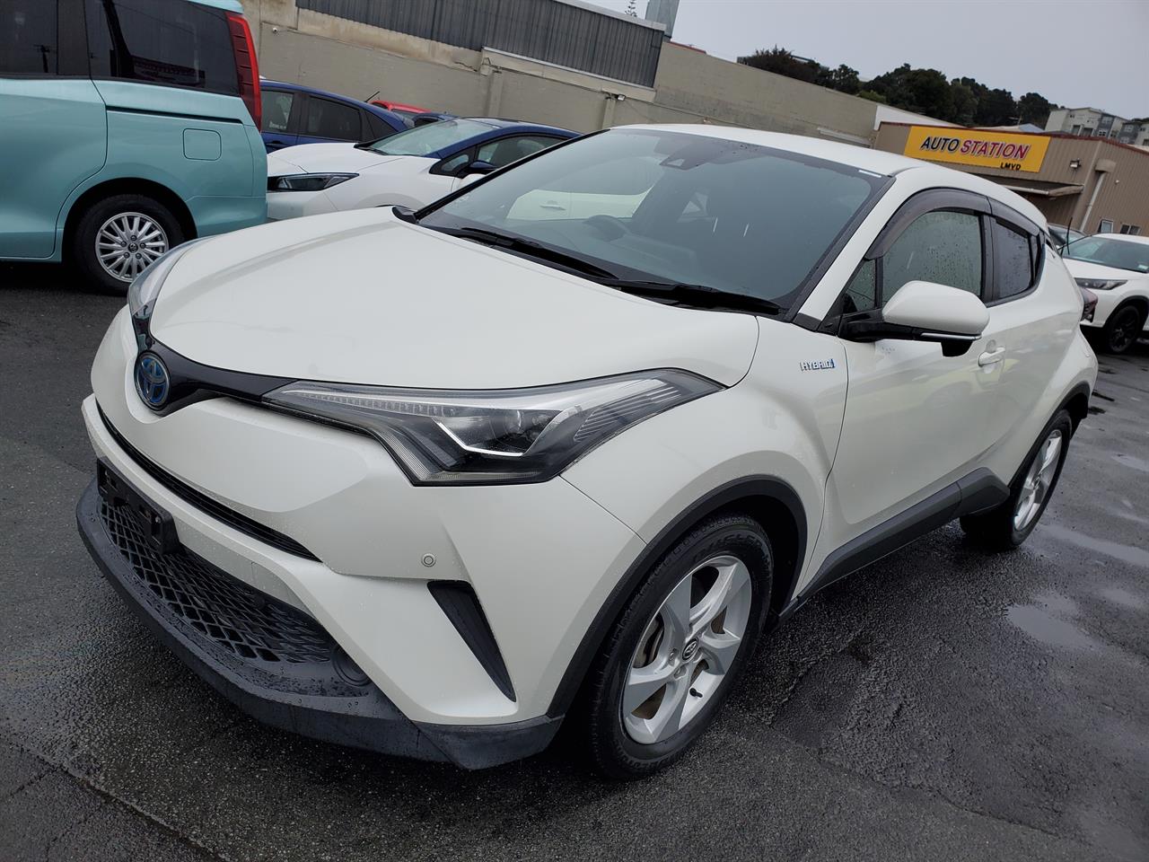 2018 Toyota C-HR thumbnail