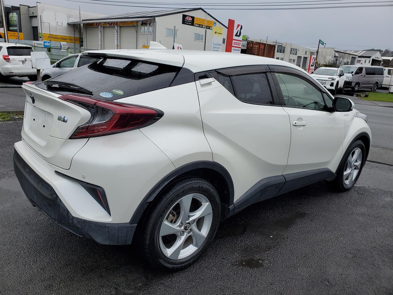 2018 Toyota C-HR thumbnail