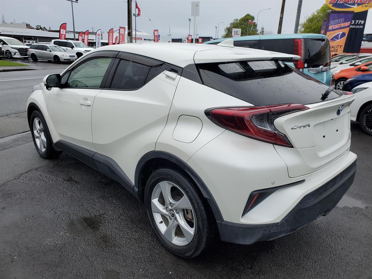 2018 Toyota C-HR thumbnail