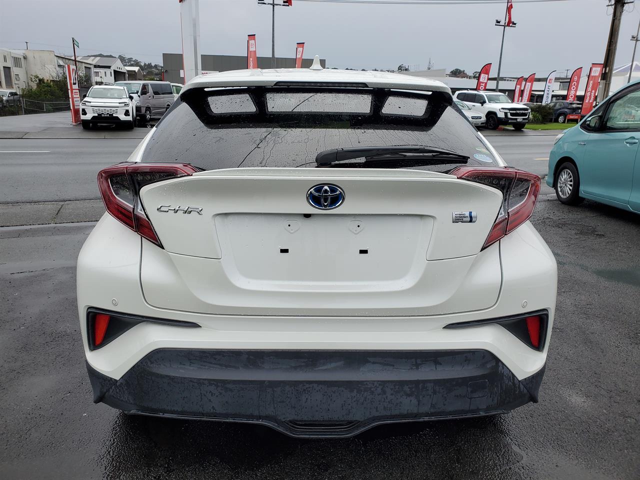 2018 Toyota C-HR thumbnail