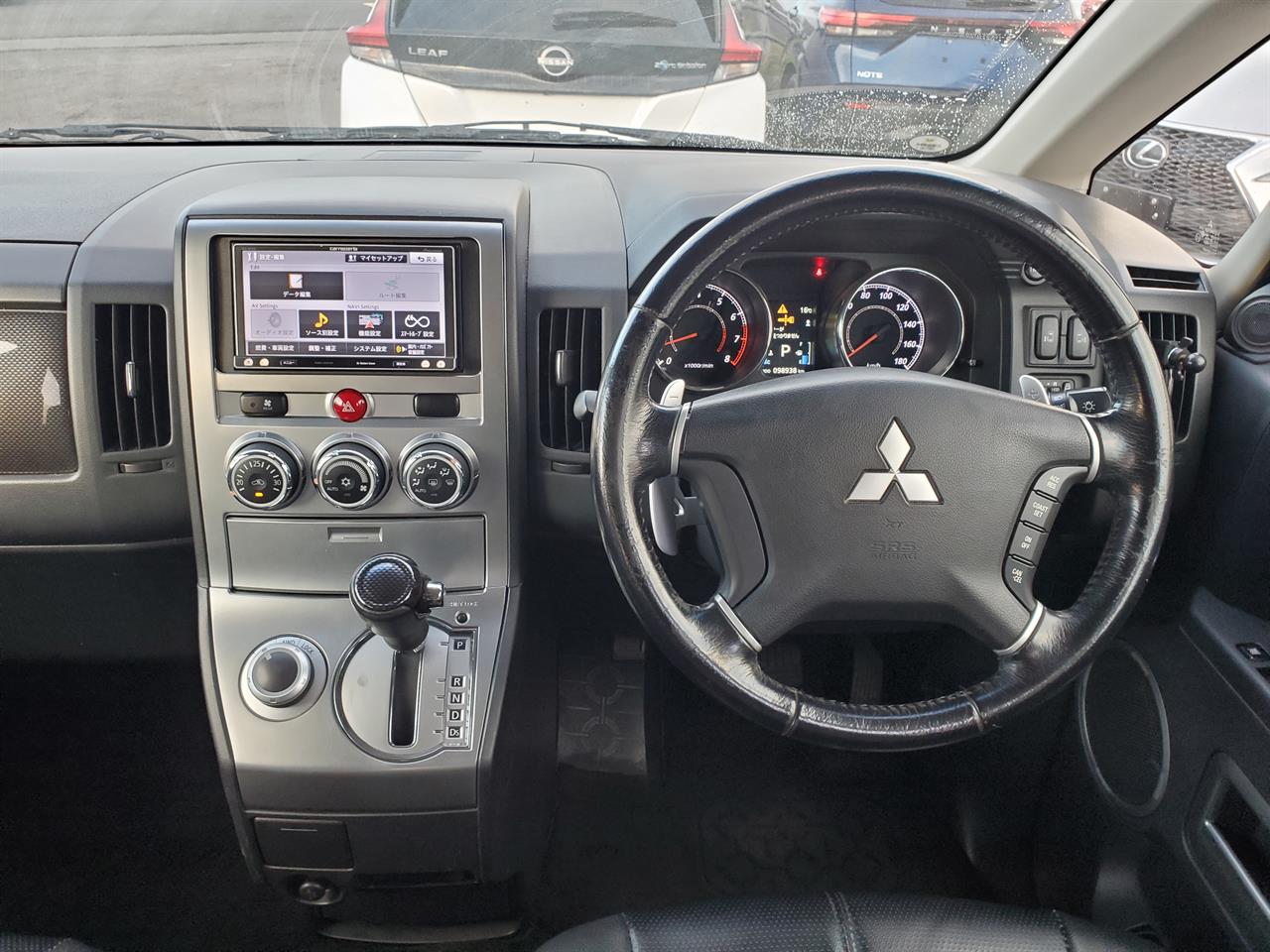 2014 Mitsubishi Delica thumbnail