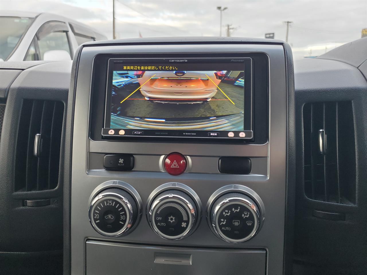 2014 Mitsubishi Delica thumbnail