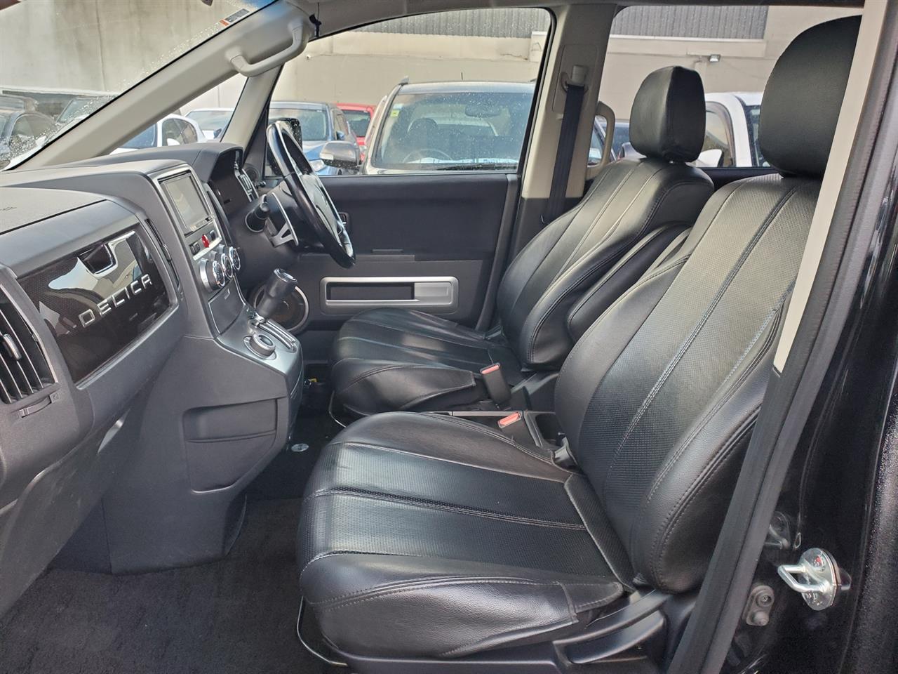 2014 Mitsubishi Delica thumbnail