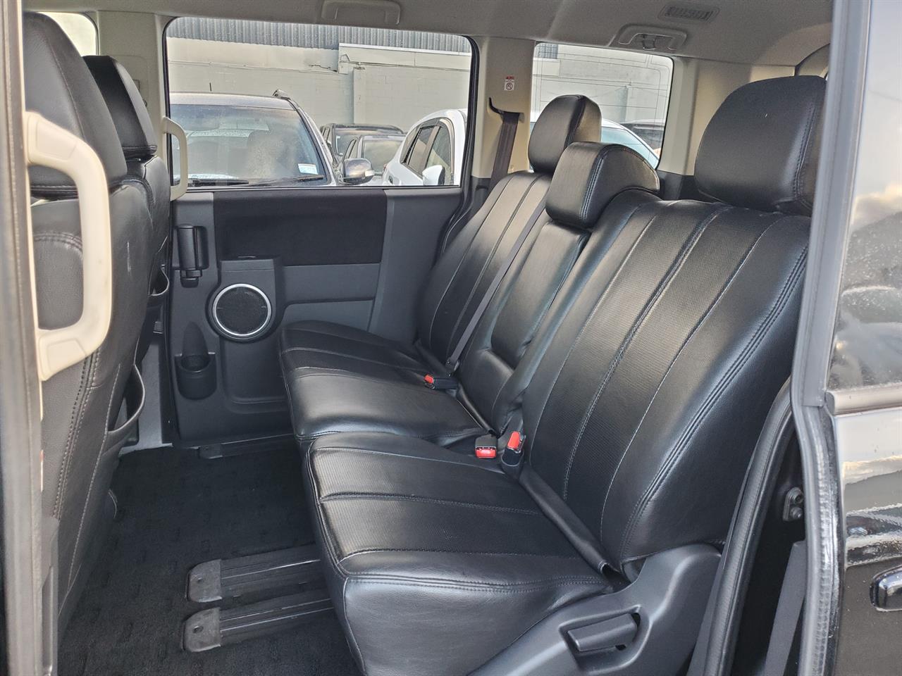 2014 Mitsubishi Delica thumbnail