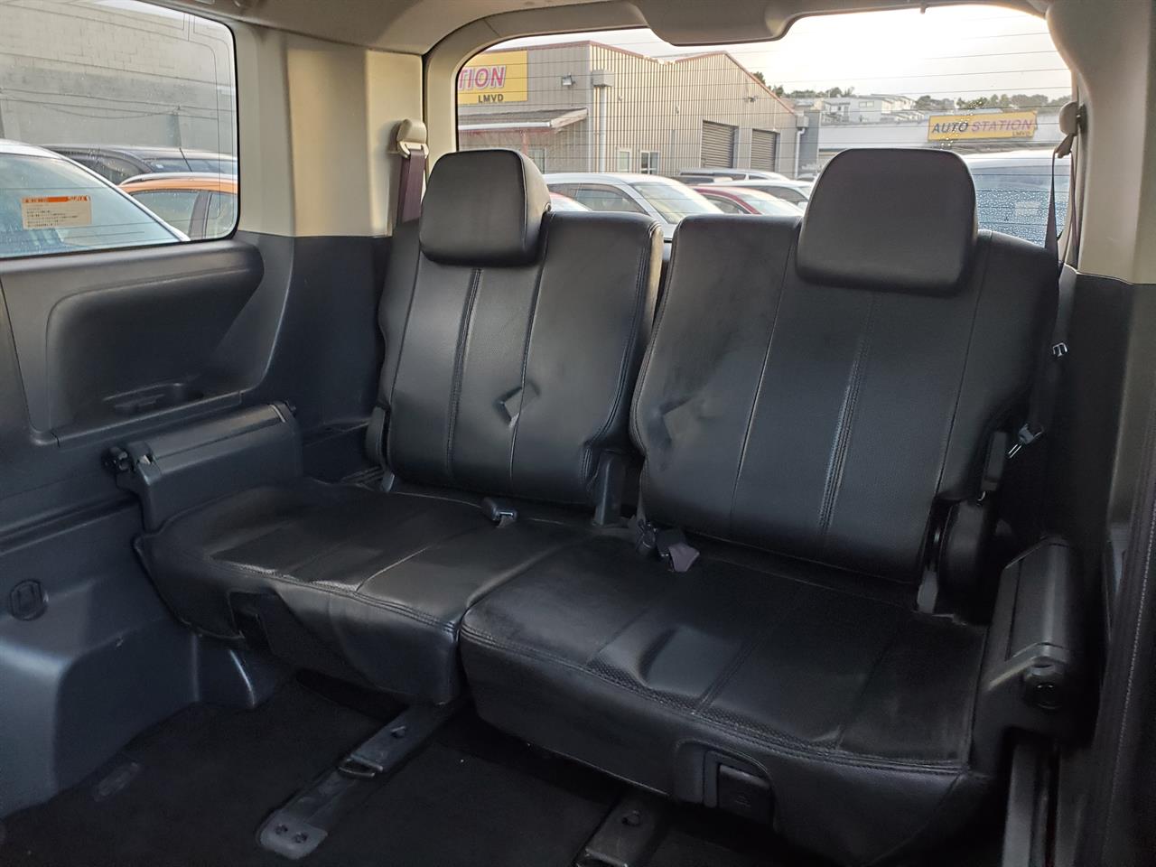 2014 Mitsubishi Delica thumbnail