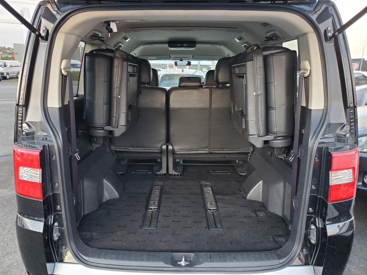 2014 Mitsubishi Delica thumbnail