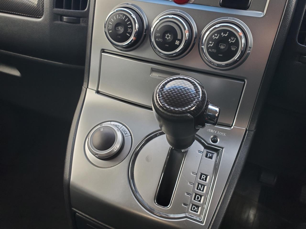 2014 Mitsubishi Delica thumbnail