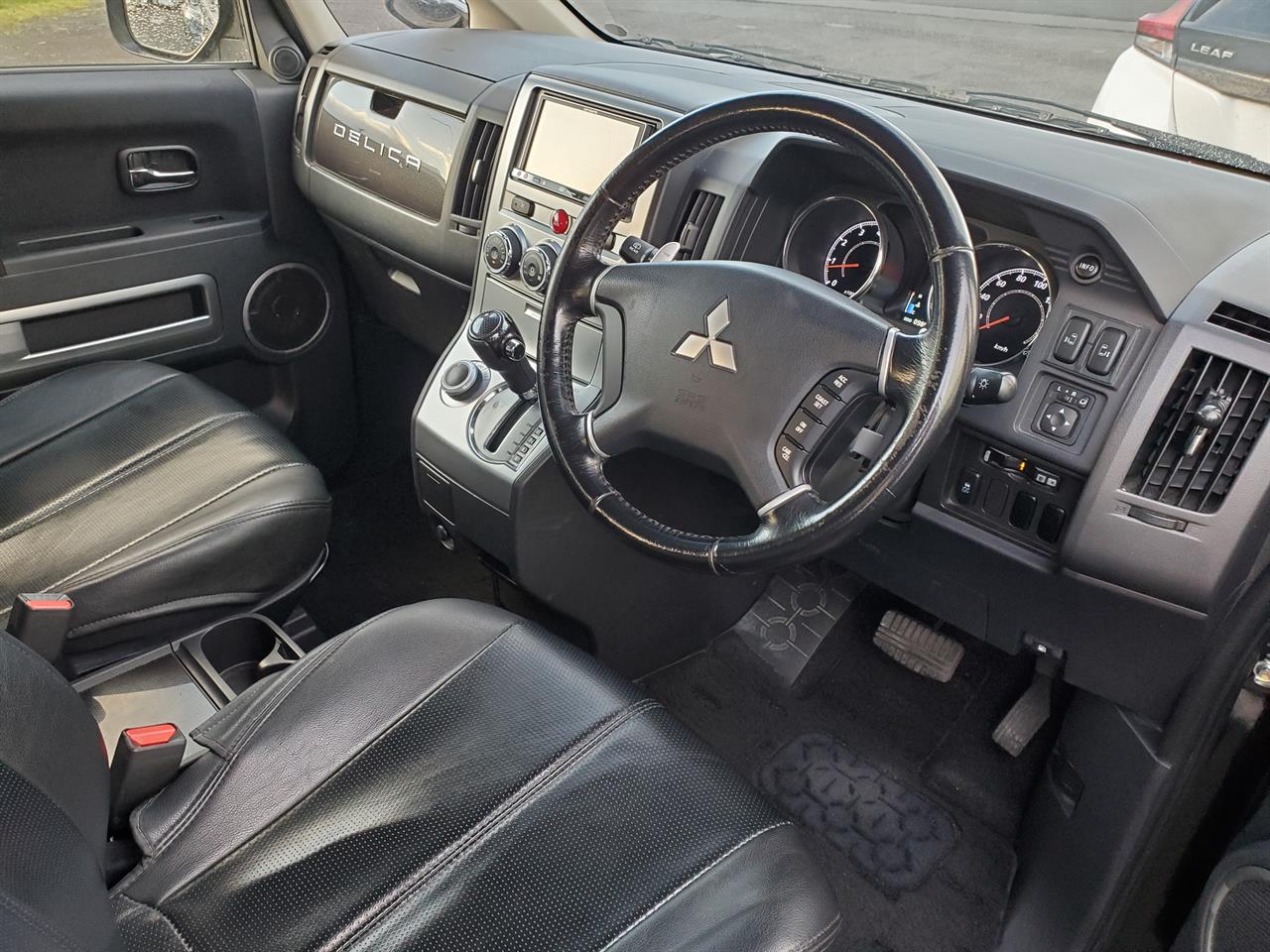 2014 Mitsubishi Delica thumbnail
