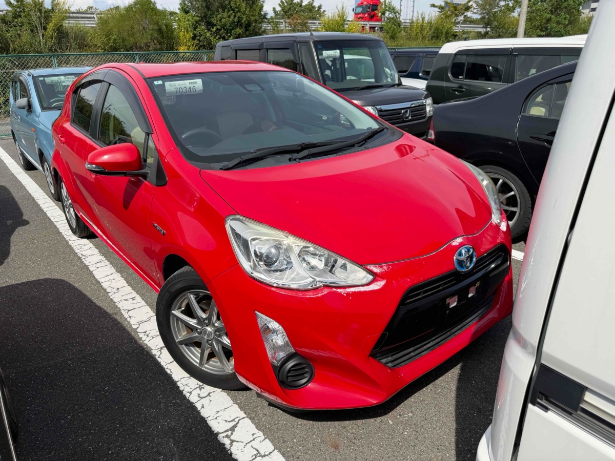 2016 Toyota Aqua thumbnail
