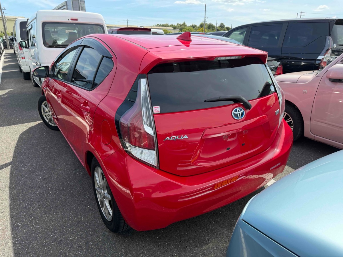 2016 Toyota Aqua thumbnail