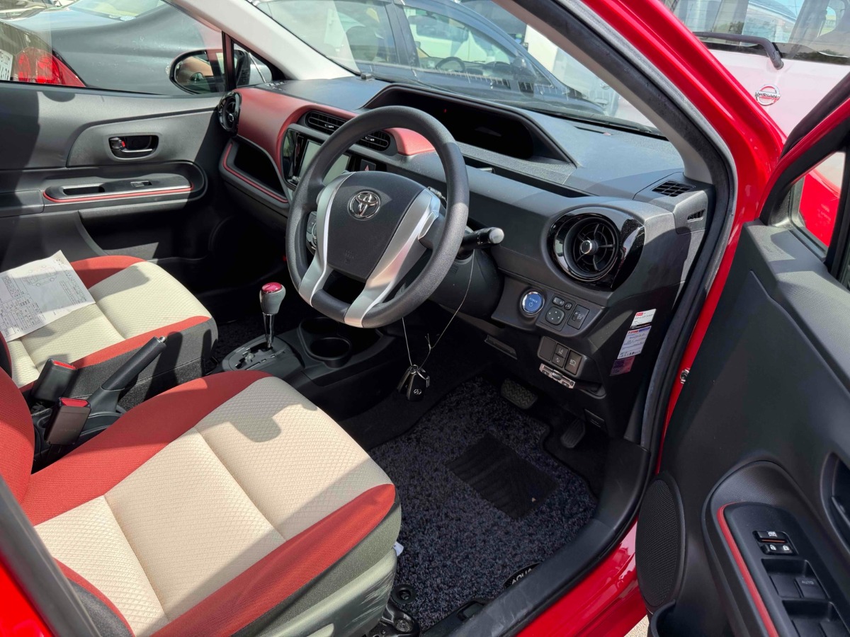2016 Toyota Aqua thumbnail
