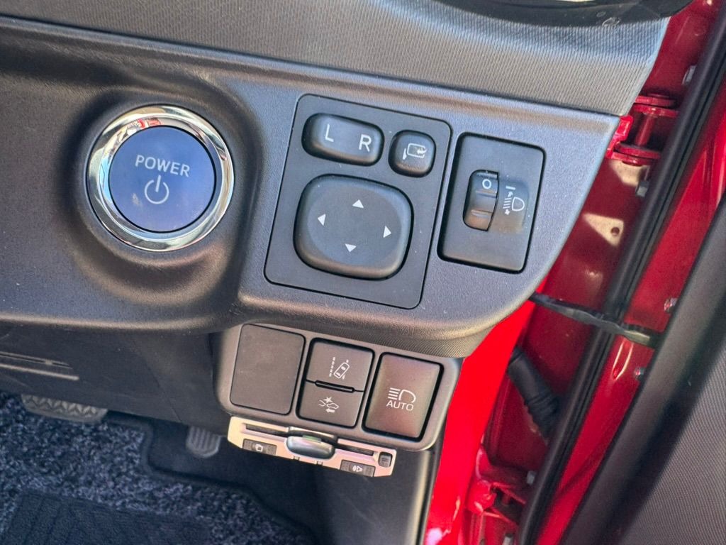 2016 Toyota Aqua thumbnail