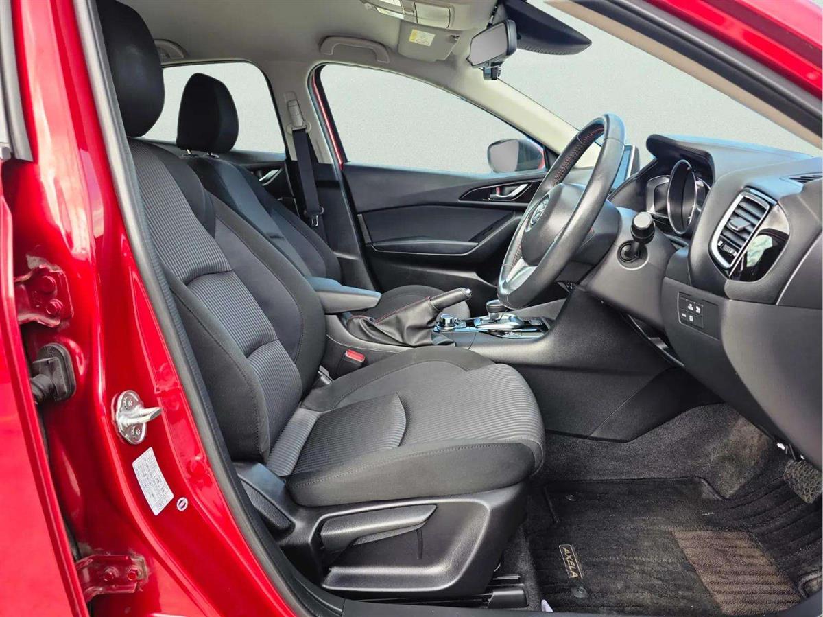 2014 Mazda Axela thumbnail