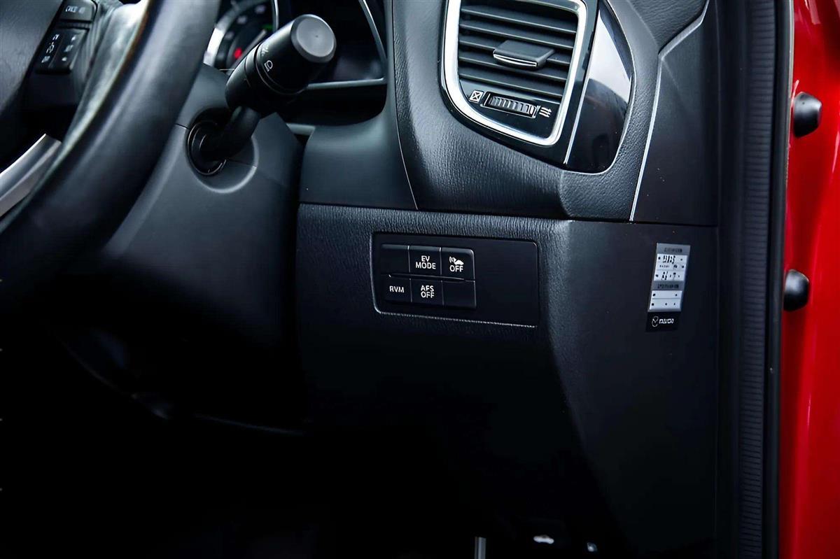 2014 Mazda Axela thumbnail