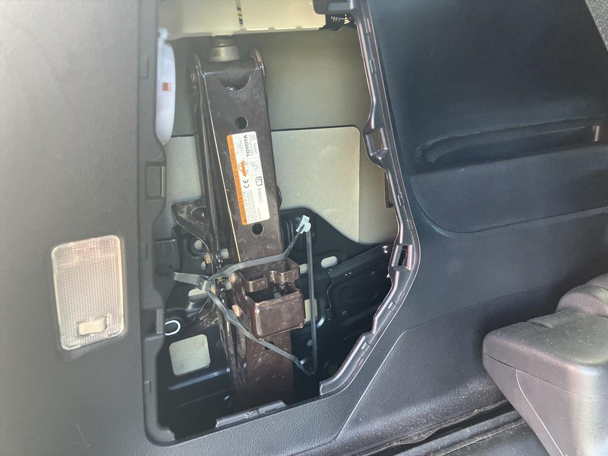 2016 Toyota Vellfire thumbnail
