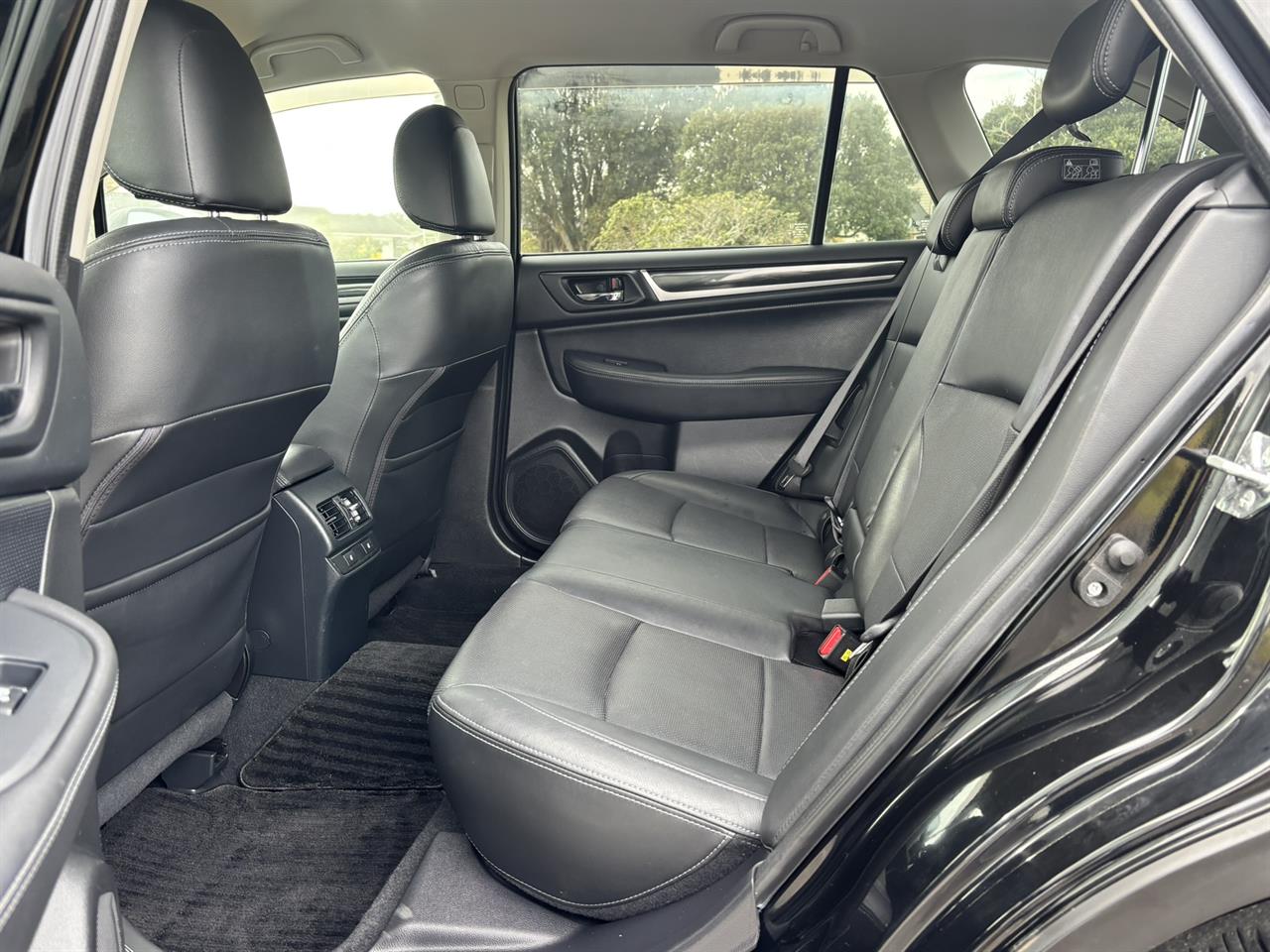 2015 Subaru Outback thumbnail