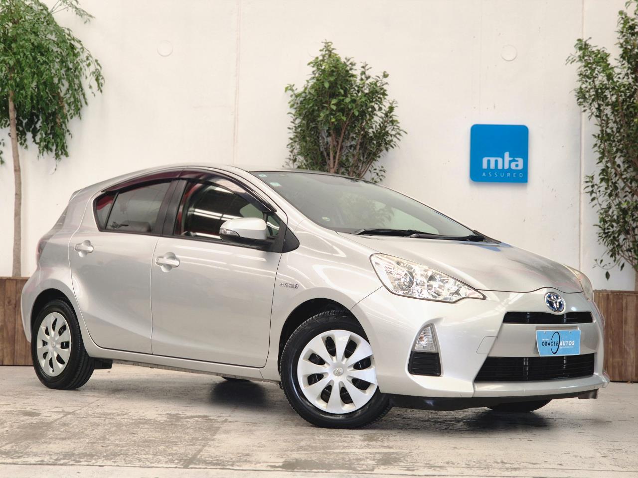 2012 Toyota Aqua thumbnail